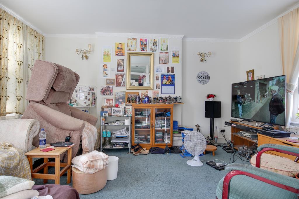 Lot: 99 - TWO-BEDROOM FLAT IN GOOD LOCATION - View of living room from hallway